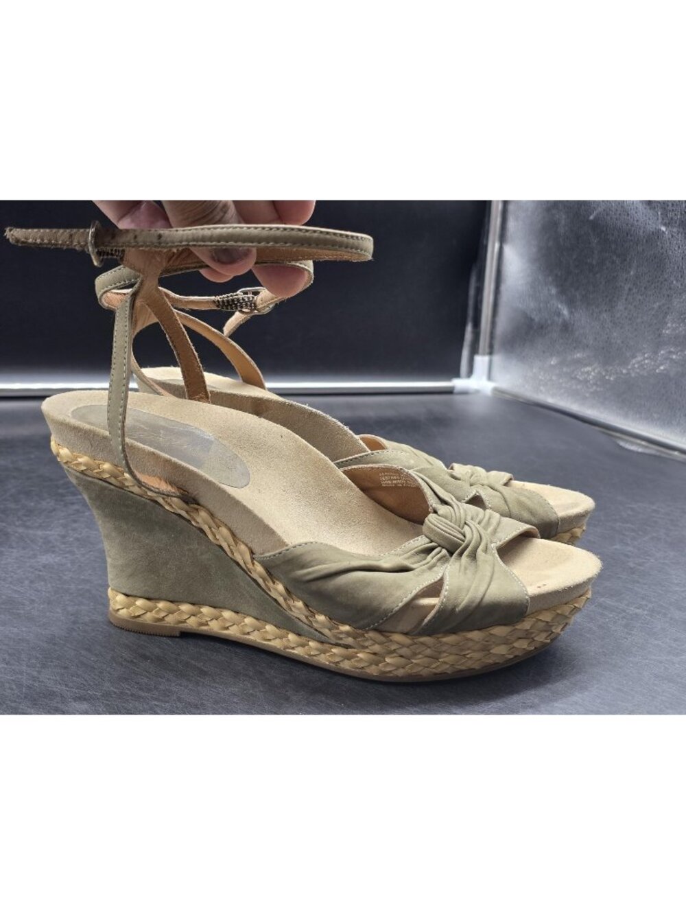 Earthies Sandals Womens Size 7 Green Suede Sonzi Espadrille Wedge Damage Shoes
